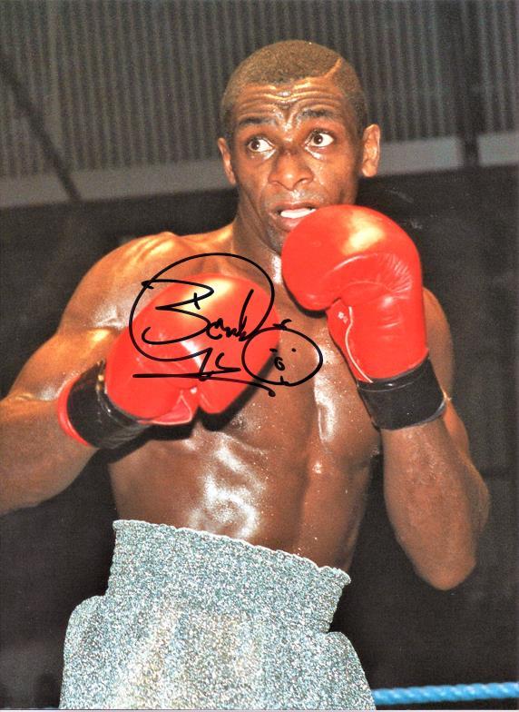 BOXING GREAT HEROL BOMBER GRAHAM EXCELLENT SIGNED B//W ACTION PHOTOGRAPH